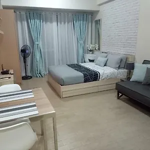 Apartment Eighty One Newport Boulevard, Manila